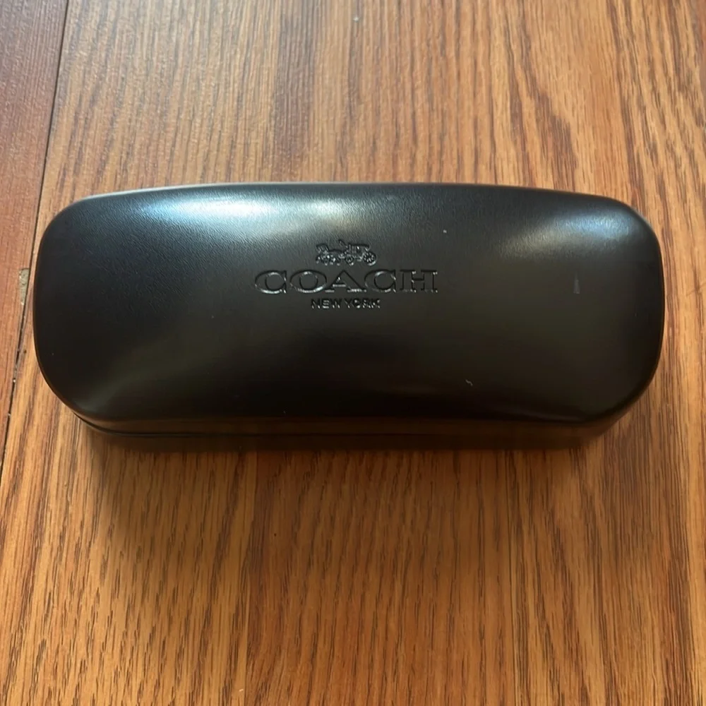 Coach Hard Case - Picture 2 of 2